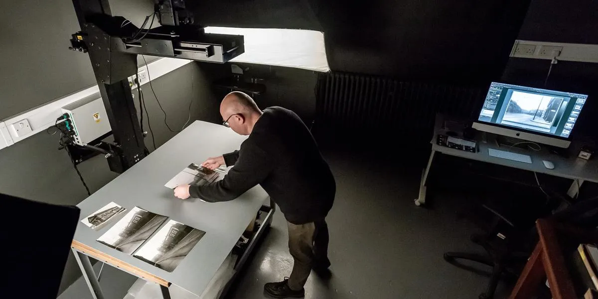 placing-photograph-before-capturing