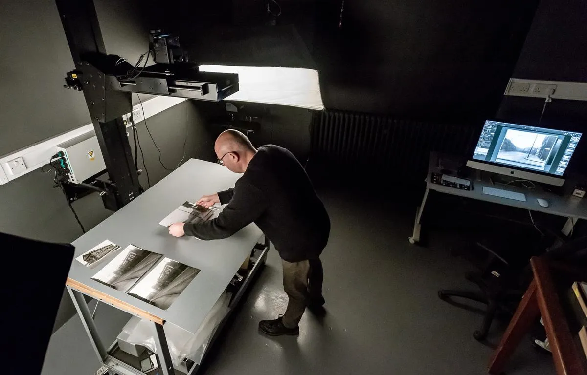 placing-photograph-before-capturing