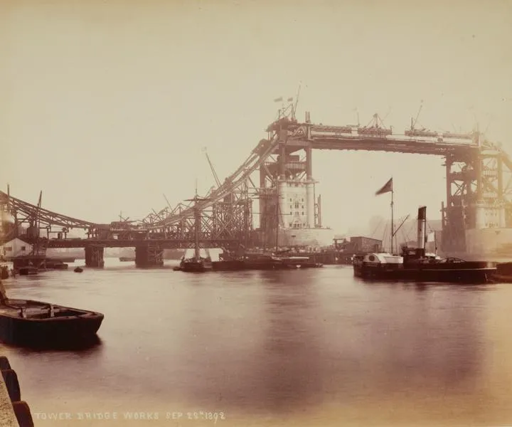 tower-bridge-construction
